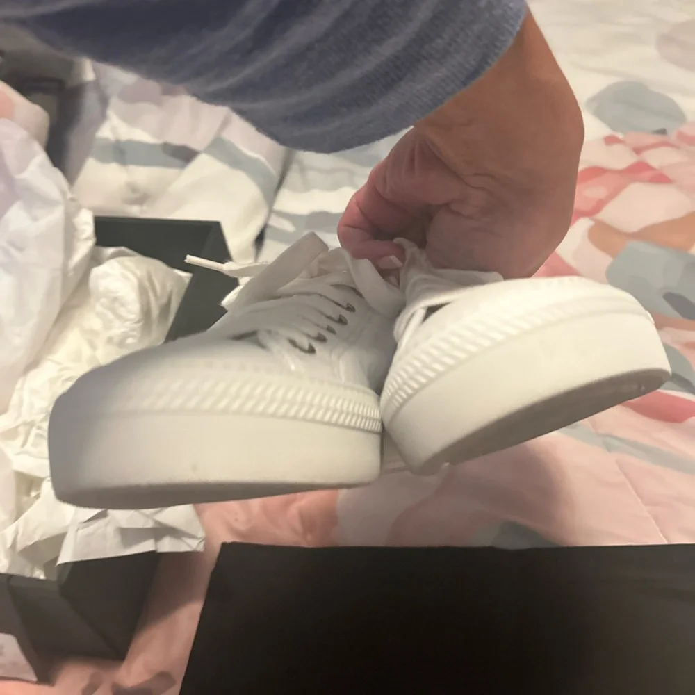 AUTHENTIC PRADA logo tennis shoes. - Picture 9 of 16